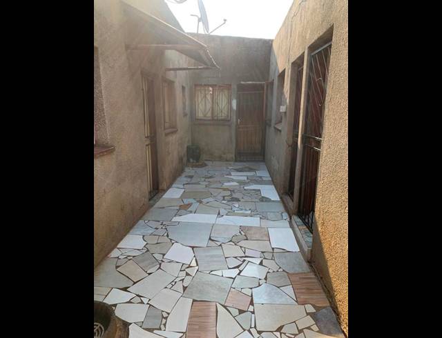 8 BEDROOM HOUSE FOR SALE IN TEMBISA EXT 7